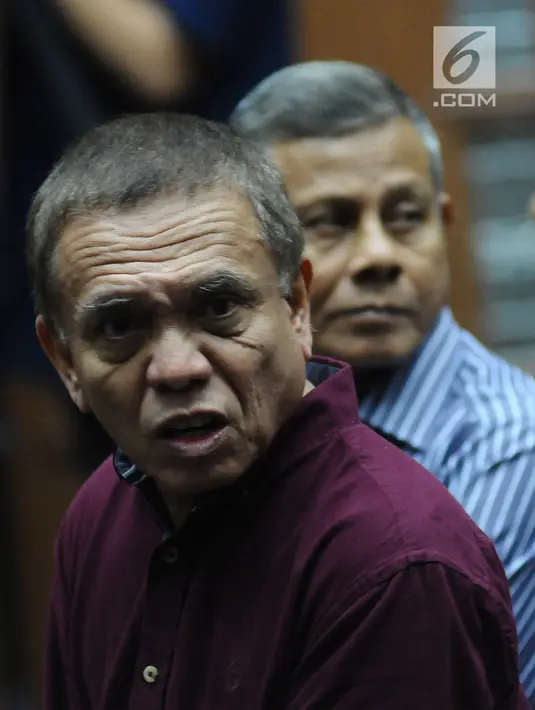 Gubernur non-aktif Aceh Irwandi Yusuf  saat menjalani sidang lanjutan di Pengadilan Tipikor, Jakarta, Senin (18/3). Irwandi Yusuf merupakan tersangka dugaan suap dan gratifikasiterkait Dana Otonomi Khusus Aceh 2018. (Liputan6.com/Herman Zakharia)