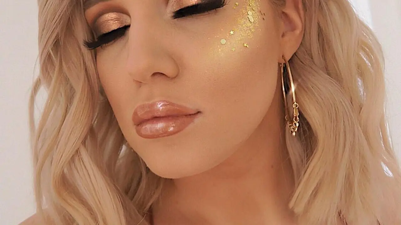 Makeup shimmer/emilyyorlando