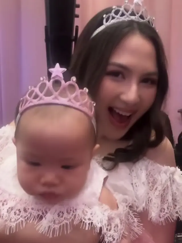 Gaya Serasi Jessica Mila dan Putrinya Cosplay Jadi Princess. [@destyanton28]