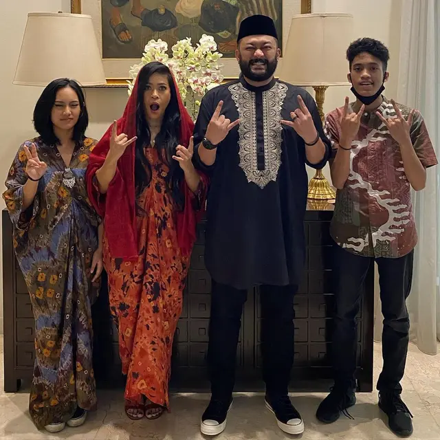 6 Potret Mesra Kikan Namara Eks Cokelat dan Udzir Harris yang Jarang Tersorot