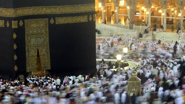[MITOS] Mengintip Enam Tradisi Unik Saat Haji