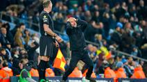 Pelatih Manchester City, Pep Guardiola, tampak kecewa setelah gagal meraih kemenangan saat menjamu Nottingham Forest pada laga Liga Inggris di Etihad Stadium pada Kamis (5/3/2026). (AP Photo/Dave Thompson)