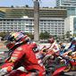 Sejumlah pembalap MotoGP melakukan parade dari Jalan Medan Merdeka Utara atau depan Istana Merdeka menuju Bundaran Hotel Indonesia (HI) Jakarta, Rabu (16/3/2022).