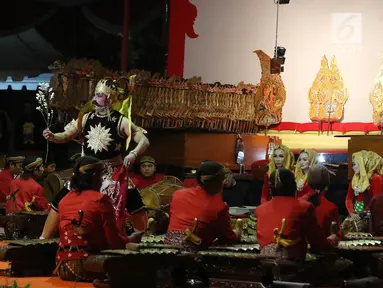 PDIP menggelar acara Gebyar Wayang Kulit 2019 di Tugu Proklamasi, Jakarta, Sabtu (20/7/2019). Acara wayang ini digelar sebagai bentuk tasyakuran HUT PDI-P ke-46 sekaligus perayaan kemenangan Jokowi-Maruf Amin di pemilihan presiden 2019. (Liputan6.com/Herman Zakharia)