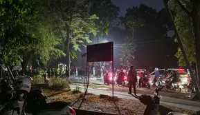 Demo di Unhas Berujung Ricuh: Motor Listrik Dibakar, 1 Mahasiswa Ditangkap