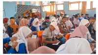 Potret haru acara parenting day di SMA Negeri 1 Pulung Ponorogo. (Sumber: TikTok/@sman1pulung)