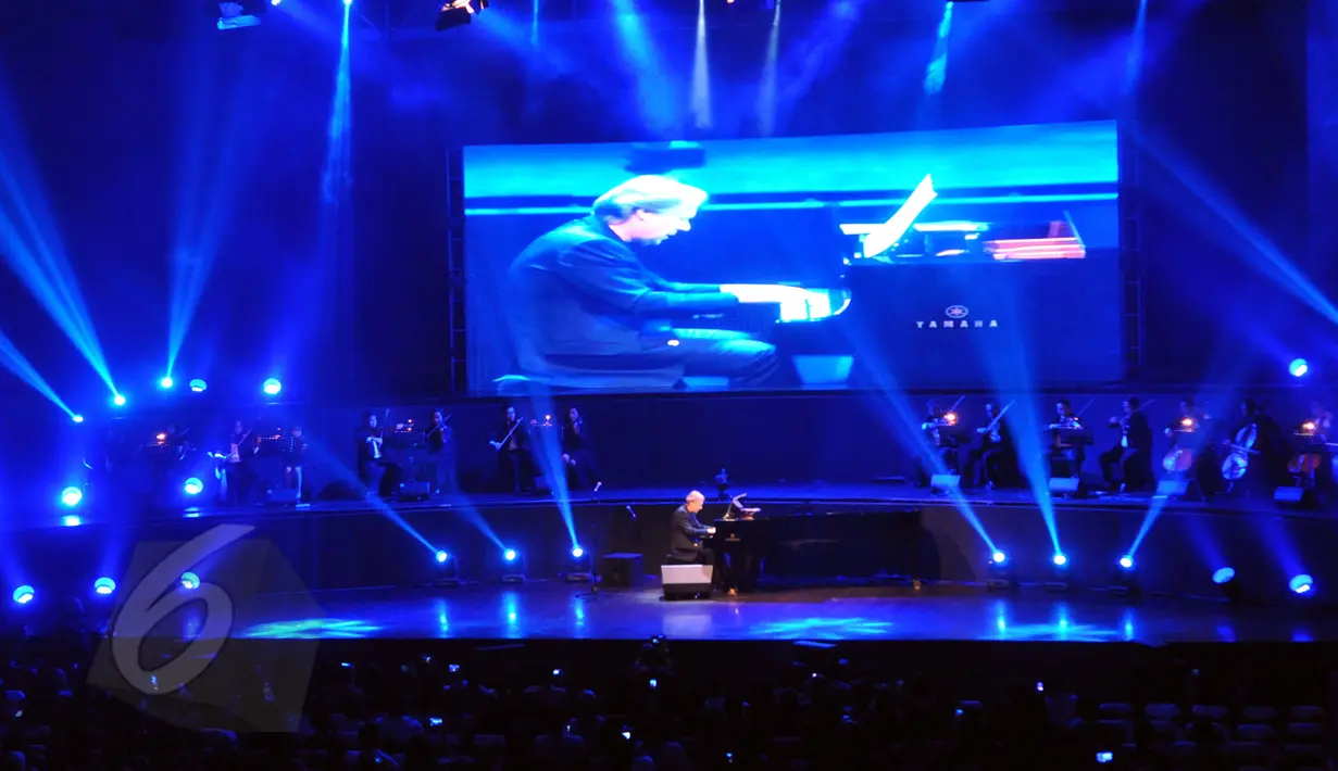Suasana konser eksklusif pianis asal Prancis, Richard Clayderman di Balai Sarbini, Jakarta, (5/6/2015). Richard Clayderman tampil diiringi dengan mini orkestra purwacaraka. (Liputan6.com/Panji Diksana)
