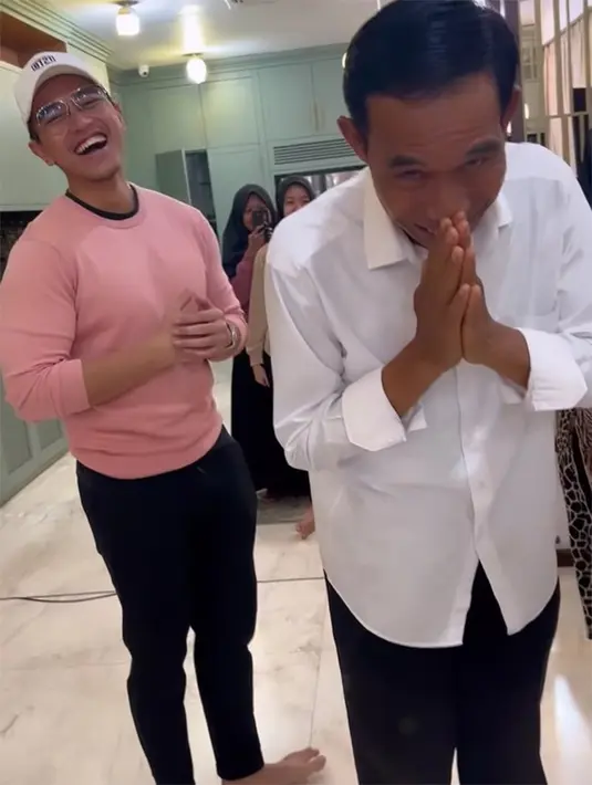 Anak ketiga Jokowi dan Iriana itu masih ngakak melihat pria yang mirip dengan ayahnya. [Youtube/Ini Talk Show]