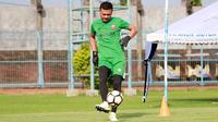 Dian Agus menjalani trial di Madura United. (Dok Madura United)