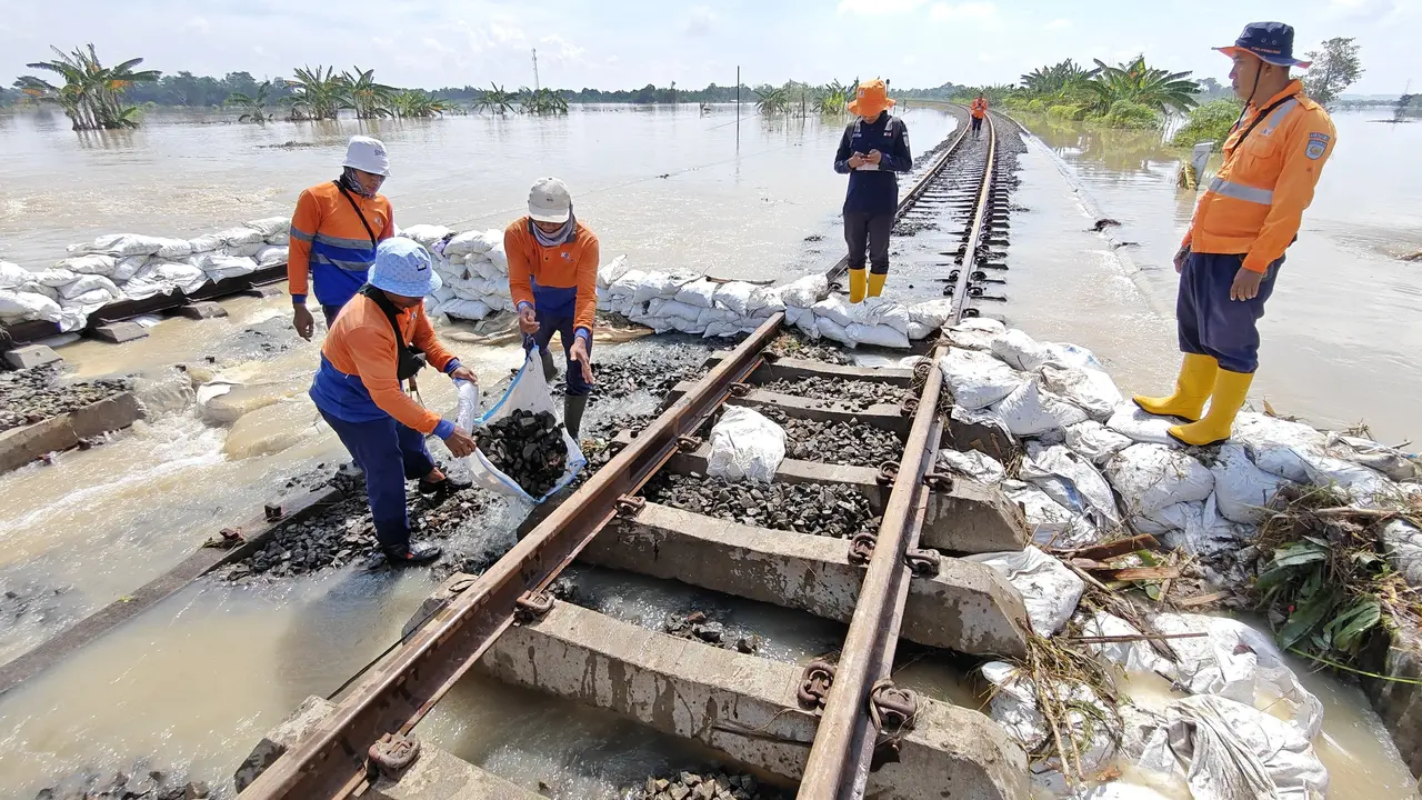 Jalur kereta api antara Stasiun Gubug – Stasiun Karangjati yang berada di Kabupaten Grobogan pada Minggu, 9 Maret 2025 mulai pukul 05.27 WIB.