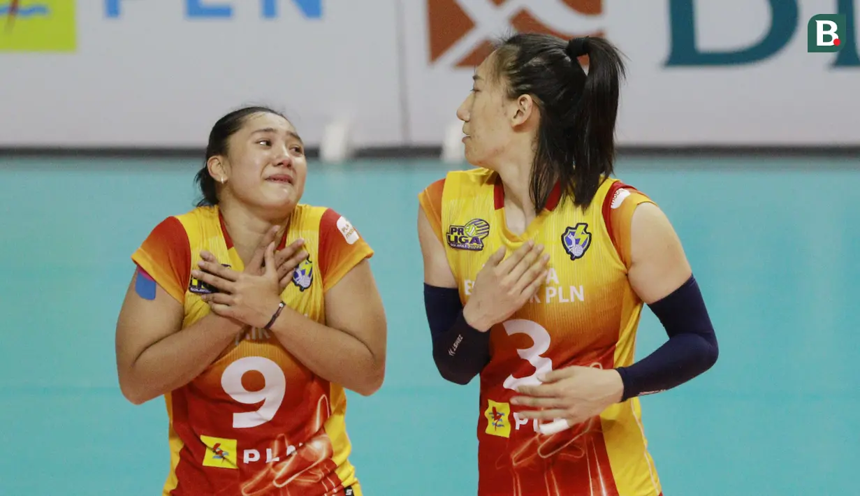 Meski masih berusia belia, kala itu Nurlaili tampak tak canggung beradaptasi dengan para senior. Dia juga tak gentar berhadapan dengan pemain asing yang memiliki postur lebih tinggi. (Bola.com/M Iqbal Ichsan)
