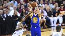 Guard Warriors, Stephen Curry #30 mencoba melakukan tembakan melewati center Cavaliers, Tristan Thompson #13 pada game ke-3 NBA Finals di Quicken Loans Arena, (9/6/2016) WIB. (Mandatory Credit: David Richard-USA TODAY Sports)