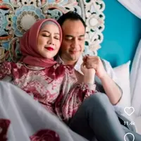 Venna Melinda dan Ferry Irawan romantis di sesi foto prewedding terbaru (Instagram/vennamelindareal)