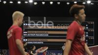 Pasangan Kevin Sanjaya Sukamuljo/Marcus Fernaldi Gideon, berhadapan dengan pasangan Denmark, Kim Astrup/Anders Skaarup Rasmussen di Indonesia Open 2017 di JCC, Rabu (14/6/2017). Indonesia kalah 16-21, 16-21. (Bola.com/M Iqbal Ichsan)
