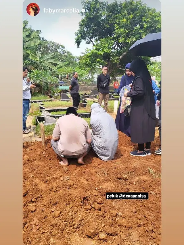 Penuh Momen Haru, Ini 7 Potret Pemakaman Ayah Dea Annisa