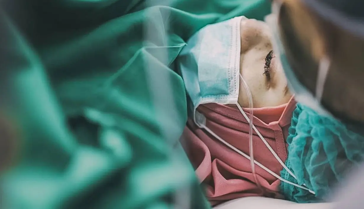 Irish Bella Melahirkan (Instagram/bukaan.moment)