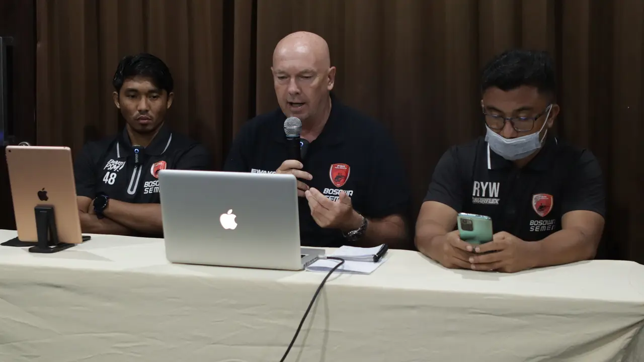 Pelatih PSM Makassar, Joop Gall.