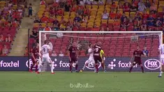 Berita video insiden eks striker Sampdoria, Massimo Maccarone, dalam laga Brisbane Roar vs Western Sydney. This video presented by BallBall.