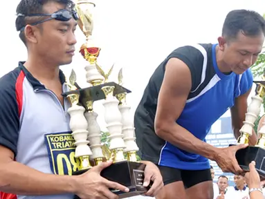 Citizen6, Surabaya: Lomba Triathlon yang untuk pertama kali diadakan di Kobangdikal dengan total hadiah 16 juta, akan diikuti oleh 104 peserta pilihan dari tiap Pusat Pendidikan (Pusdik). (Pengirim: Penkobangdikal)