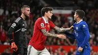 Pertandingan antara Manchester United kontra Chelsea di ajang Liga Inggris 2022/2023 hari Jumat (26/05/2023) dini hari WIB. Tampak pemain Chelsea, Christian Pulisic bersitegang dengan David De Gea dan ditenangkan oleh Victor Lindelof. (OLI SCARFF / AFP)(OLI SCARFF / AFP)