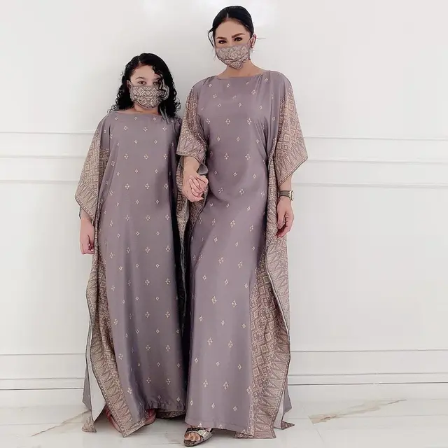 6 Potret Krisdayanti Kenakan Kaftan, Tuai Pujian