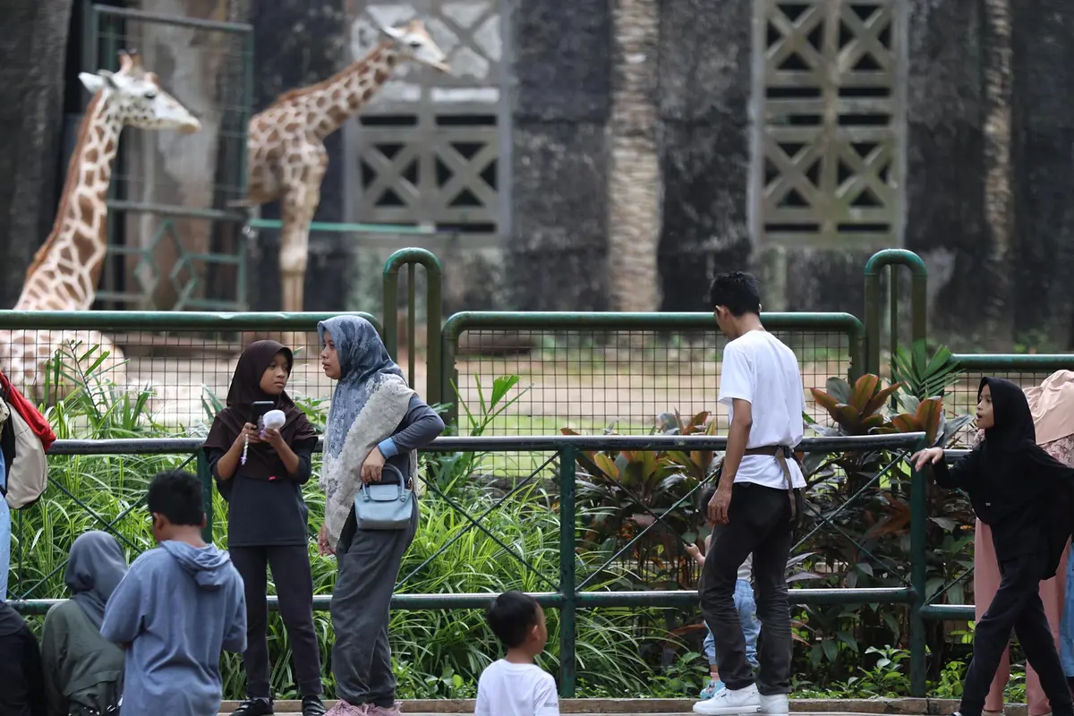 Kebun Binatang Ragunan Jakarta Dipadati Ribuan Pengunjung