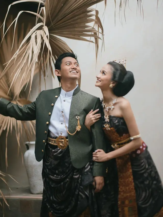7 Potret Prewedding Belva Devara dan Sabrina Anggraini, Usung Konsep Adat Jawa