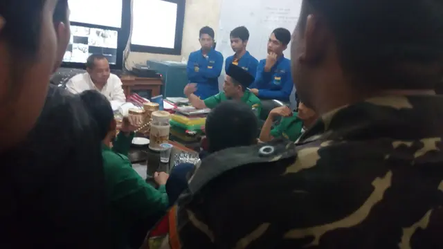 Diskusi alot antara Anshor dan Banser dengan Kepala Dinas Garut, ihwal soal Ujian Nasional yang dianggap menyudutkan mereka