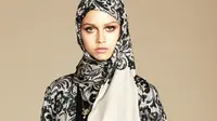 Kabar menarik datang dari dunia fesyen di awal 2016, desainer Dolce & Gabbana meluncurkan koleksi jilbab dan abaya perdananya.