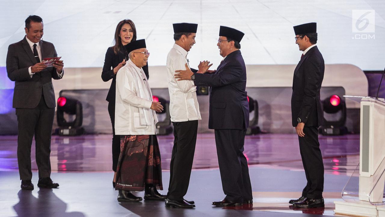 Peluk Hangat Jokowi - Prabowo Akhiri Debat Perdana Pilpres 2019