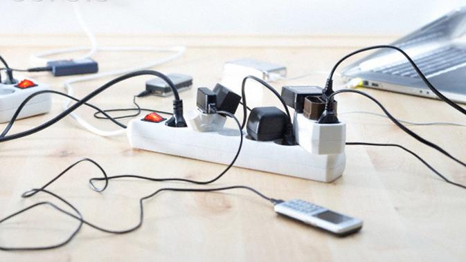 Sabrent Charger, sebuah charger yang mampu mengisi baterai smartphone dan tablet hingga 10 perangkat sekaligus.
