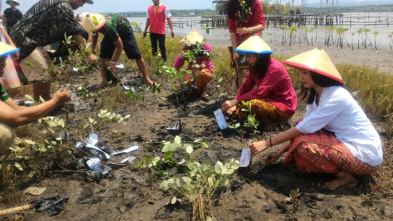 Aksi Cinta Lingkungan Warga Warnai Peringatan Hari Pahlawan