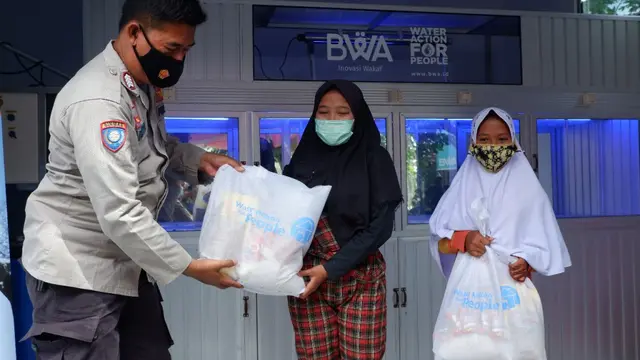 Wakaf Produktif BWA untuk Warga Kampung Gobah Muara Gembong