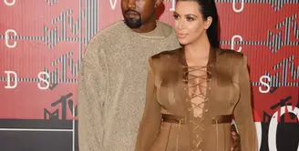 Pasangan Kim Kardashian dan Kanye West sedang  berusaha menjaga hubungan pernikahan mereka. Kanyepun dikabarkan berjanji untuk menjadi suami dan ayah yang lebih baik untuk istri dan anaknya. (AFP/Bintang.com)