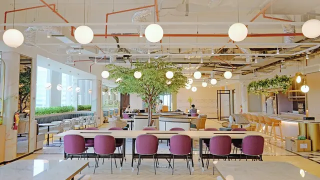 Membantu Pekerja Hybrid di Seluruh Dunia dengan Workplace Management System