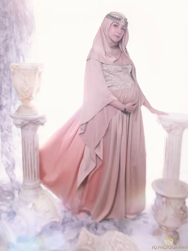 Maternity shoot ala seleb Tanah Air.