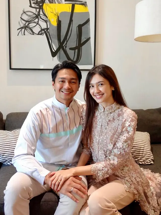 8 Inspirasi Baju Lace Mewah untuk Lebaran dari Azizah Salsha hingga Syifa Hadju