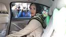 Elma Theana saat akan meninggalkan gedung Resmob Polda Metro Jaya, Jakarta, Kamis (8/9). Di hadapan sejumlah wartawan, Elma mengungkapkan pengakuan ditodong pistol oleh Gatot Brajamusti di sebuah tayangan TV hanyalah candaan (Liputan6.com/Herman Zakharia)