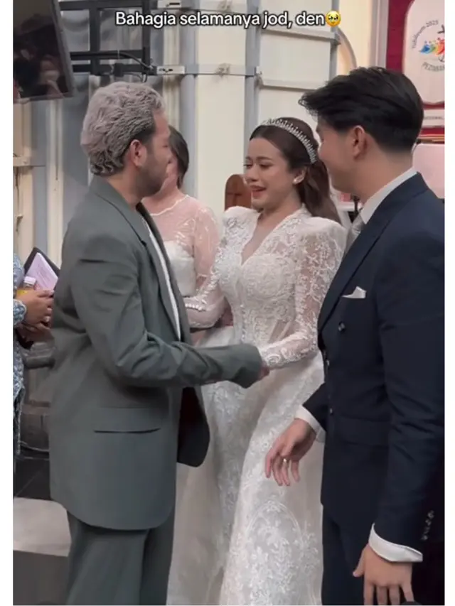 6 Potret Artis Hadiri Pemberkatan Nikah Brisia Jodie dan Alden di Gereja Katedral