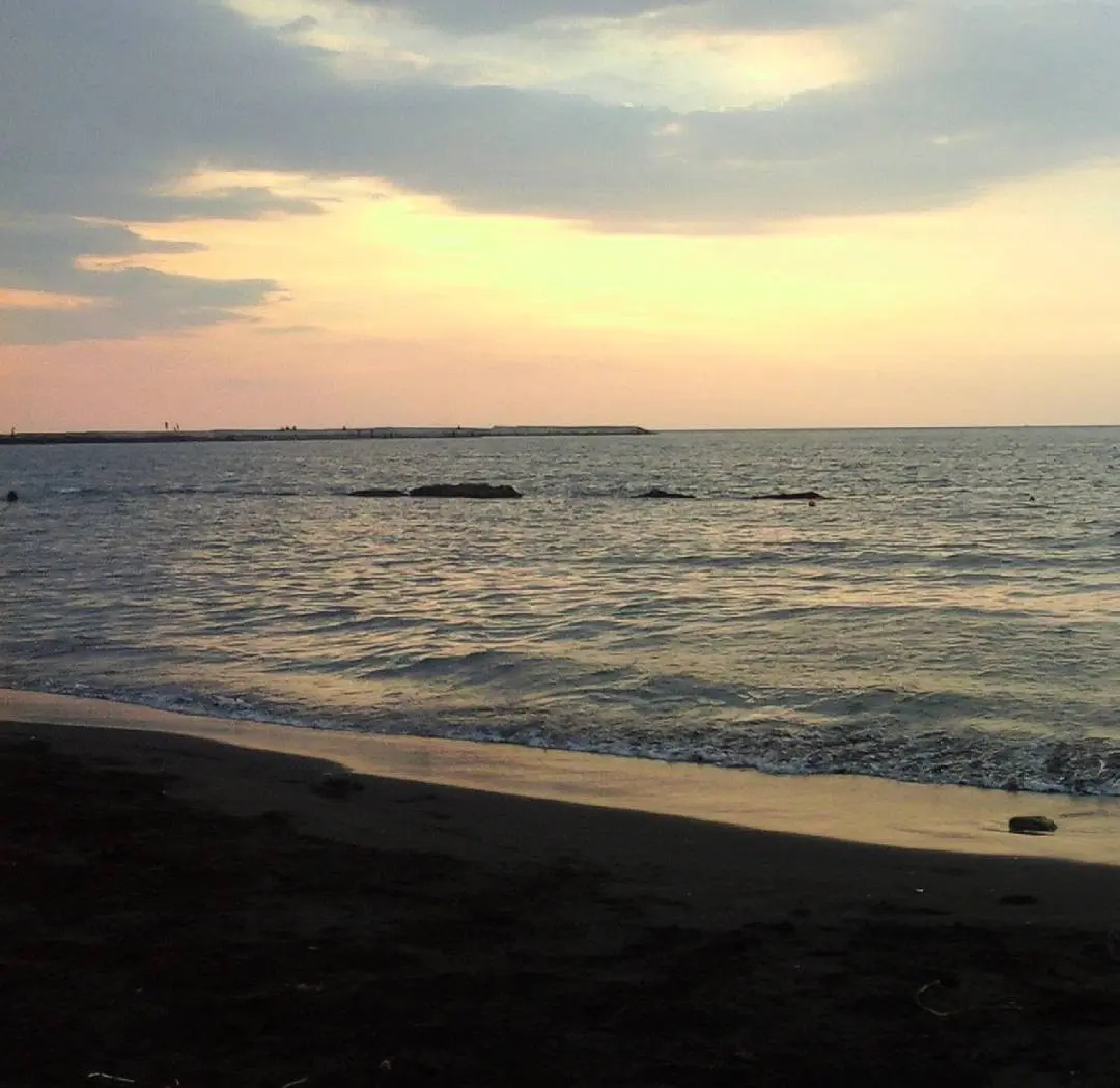 Pantai Sendang Sikucing, Kendal, Jawa Tengah. (Sumber Foto: nikenfebri_/Instagram)