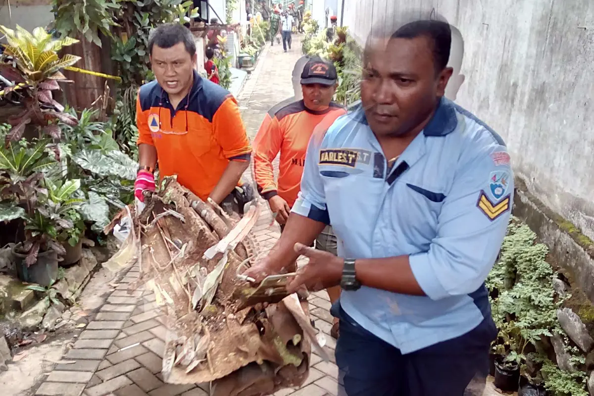 20160210-Pesawat Super Tucano Jatuh Menimpa Rumah Warga