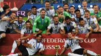 Timnas Jerman berhasil meraih trofi Piala Konfederasi 2017 setelah bersusah payah mengalahkan Cile dengan skor 1-0 di Saint Petersburg Stadium, Saint Petersburg, Minggu (2/7/2017) malam waktu setempat. (AFP/Patrik Stollarz)