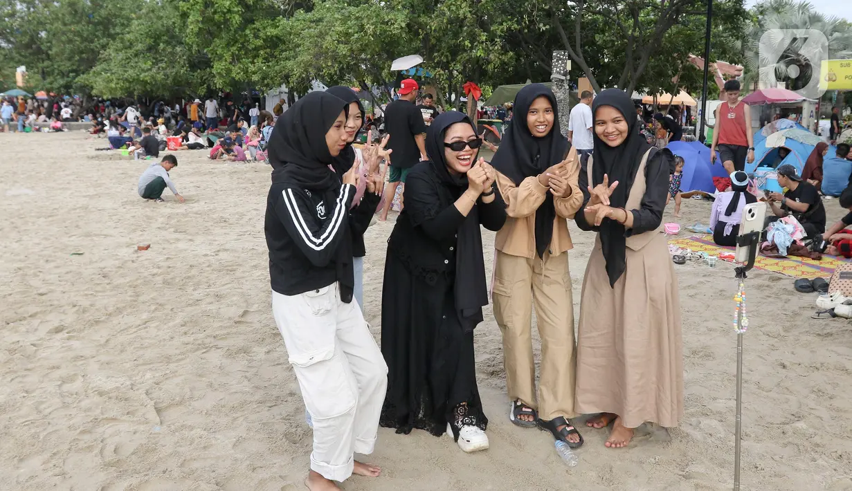 Ada 55.000 orang yang mengunjungi Ancol hingga sore ini. (Liputan6.com/Herman Zakharia)
