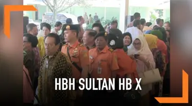 Sri Sultan Hamengkubuwono X menggelar open house usai libur idul Fitri 2019. Warga antusias hingga harus antre panjang agar bisa bersalaman dengan Sultan.