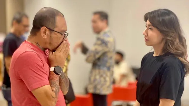 Cheryl Tanzil saat menjenguk David Latumahina (Foto: Instagram/@cheryltanzil)