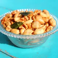 ilustrasi kacang goreng/Yellyana/Shutterstock