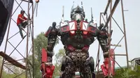 Di Bangkok, Pengepul Sampah Sanggup Buat Replika Optimus Prime