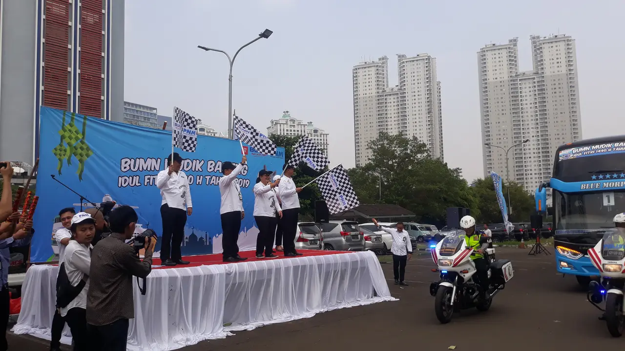 PT Permodalan Nasional Madani (Persero) atau PNM memberangkatkan 200 pemudik gratis dalam program Mudik Bareng BUMN Tahun 2019. Dok Merdeka.com/Dwi Aditya
