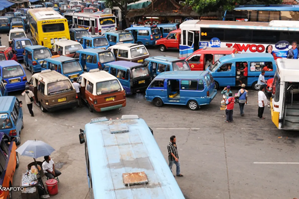 angkutan-umum2-130634-b.jpg
