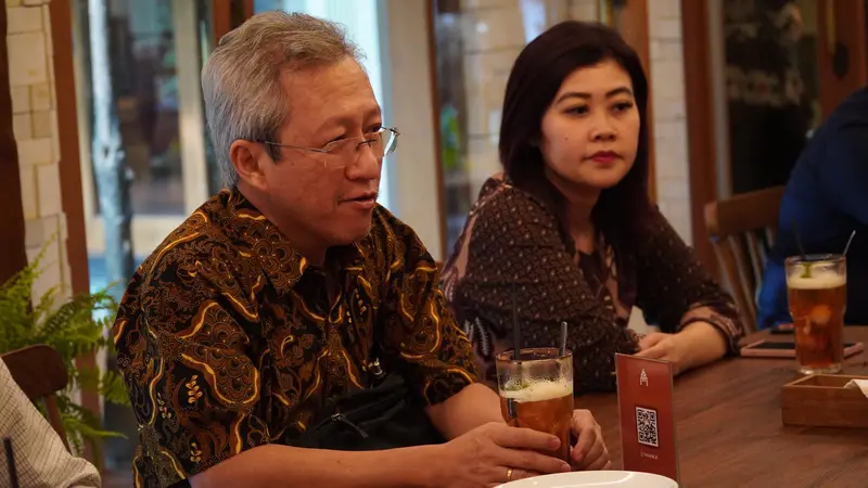 Wakil Rektor UMN Andrey Andoko dan Friska Natalia Bangga 20 Mahasiswa UMN Dapat Beasiswa IISMA 2023